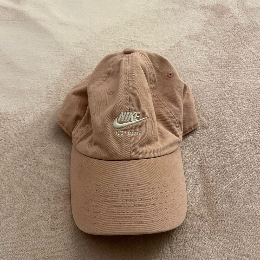 pink nike hat
